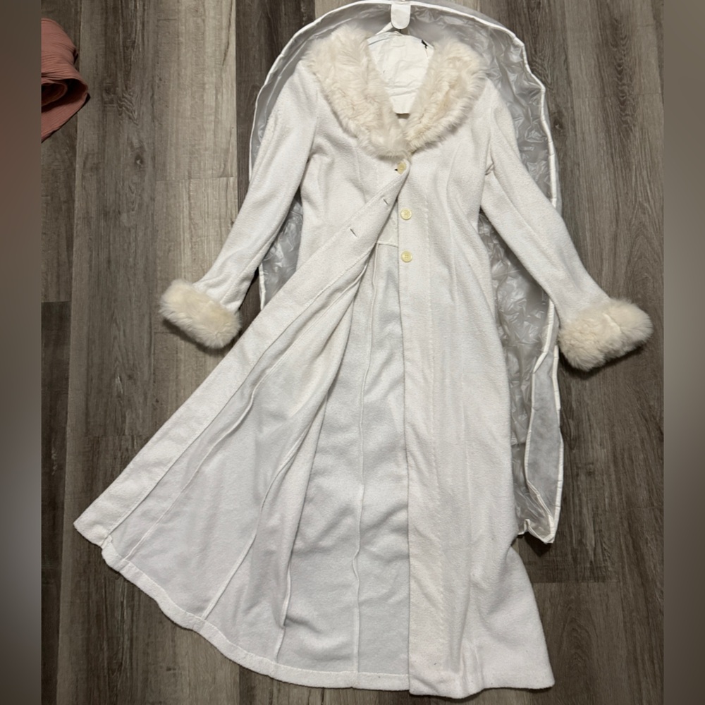 Elegant White Faux Fur Trimmed Countess Coat